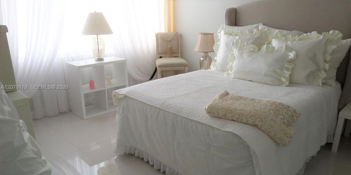 На продажу: $190,000 (2 спален, 2 ванн, 1132 Квадратных фут)