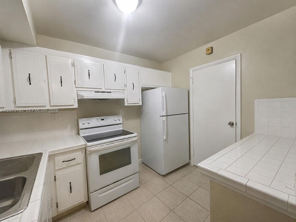 For Sale: $119,000 (2 beds, 2 baths, 1100 Square Feet)