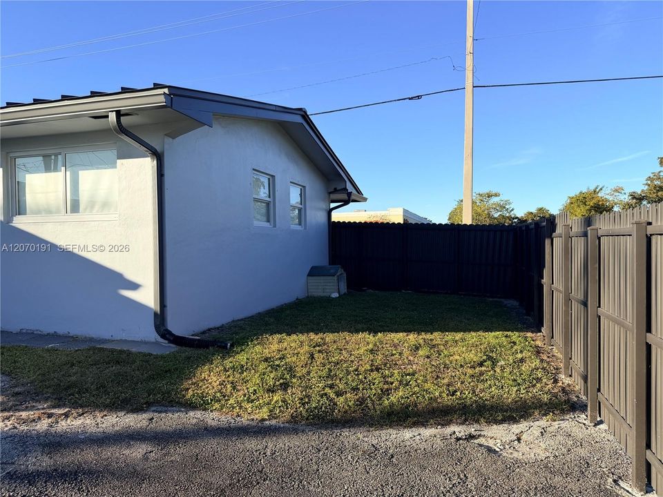 For Rent: $2,900 (2 beds, 1 baths, 1050 Square Feet)
