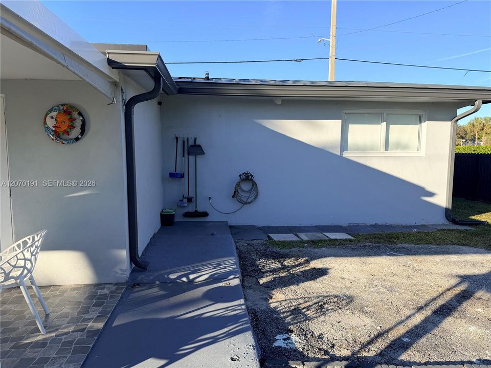 For Rent: $2,900 (2 beds, 1 baths, 1050 Square Feet)