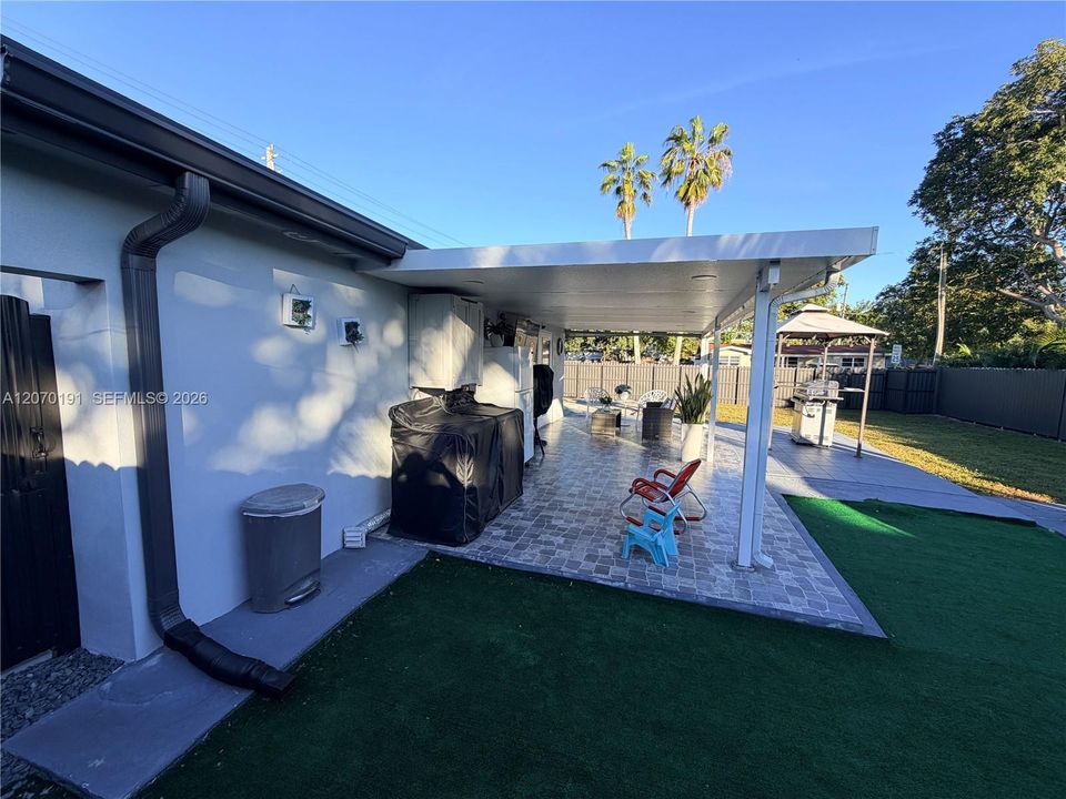 For Rent: $2,900 (2 beds, 1 baths, 1050 Square Feet)