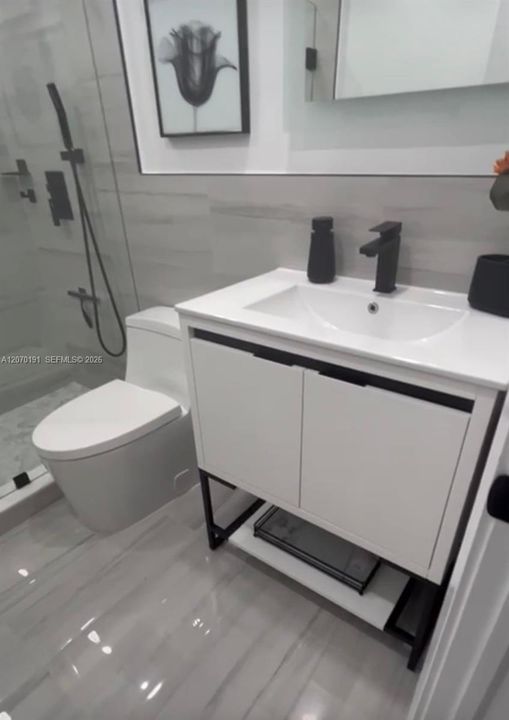 For Rent: $2,900 (2 beds, 1 baths, 1050 Square Feet)