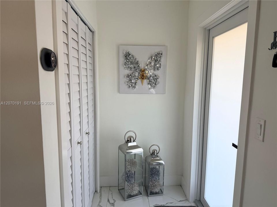 For Rent: $2,900 (2 beds, 1 baths, 1050 Square Feet)