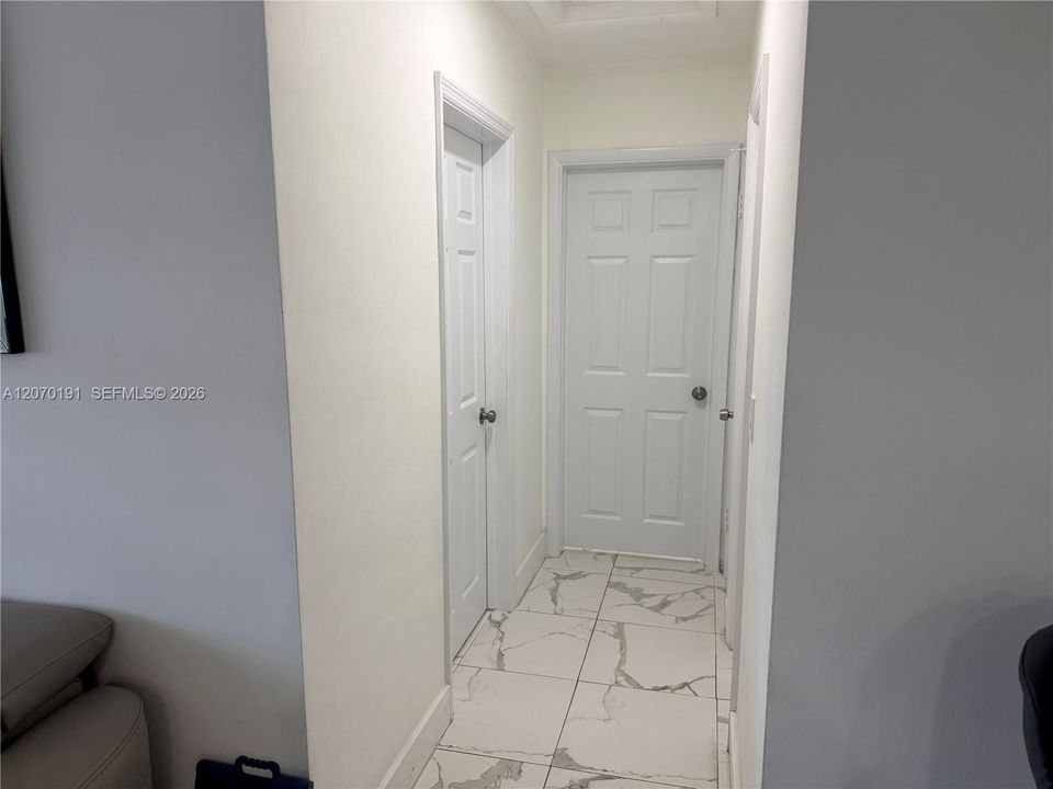 For Rent: $2,900 (2 beds, 1 baths, 1050 Square Feet)
