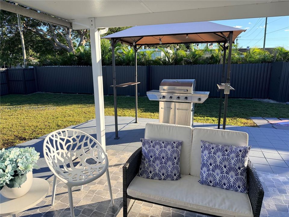 For Rent: $2,900 (2 beds, 1 baths, 1050 Square Feet)