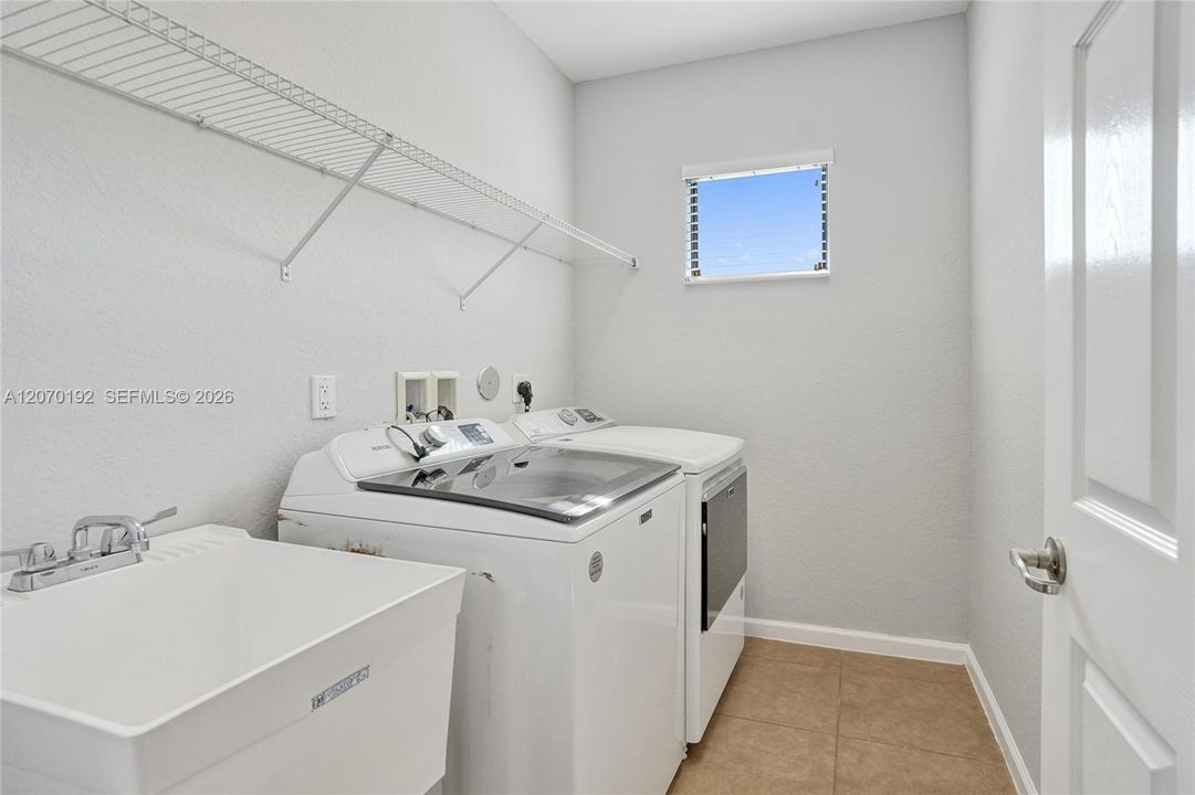 For Sale: $485,000 (3 beds, 2 baths, 1935 Square Feet)