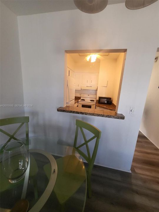 На продажу: $175,000 (1 спален, 1 ванн, 494 Квадратных фут)