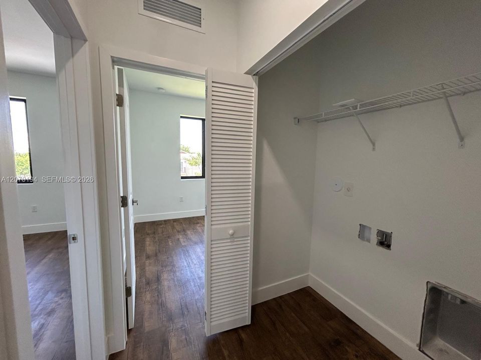For Rent: $3,000 (4 beds, 2 baths, 1810 Square Feet)