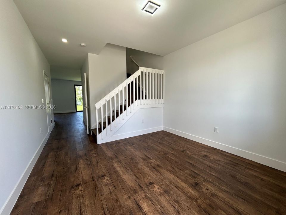 For Rent: $3,000 (4 beds, 2 baths, 1810 Square Feet)