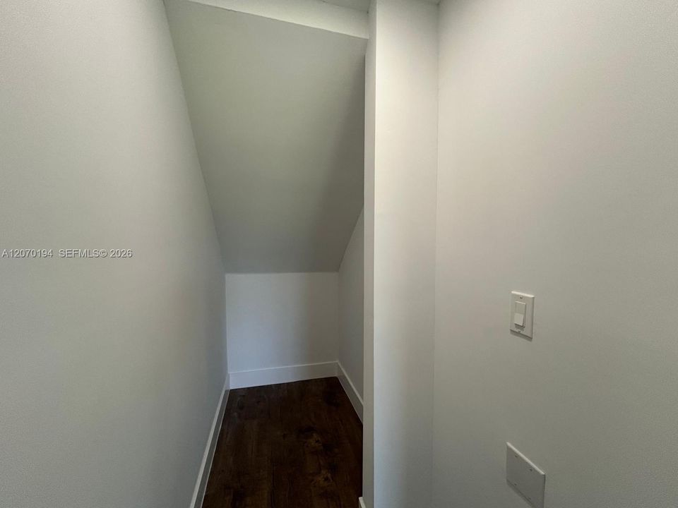 For Rent: $3,000 (4 beds, 2 baths, 1810 Square Feet)