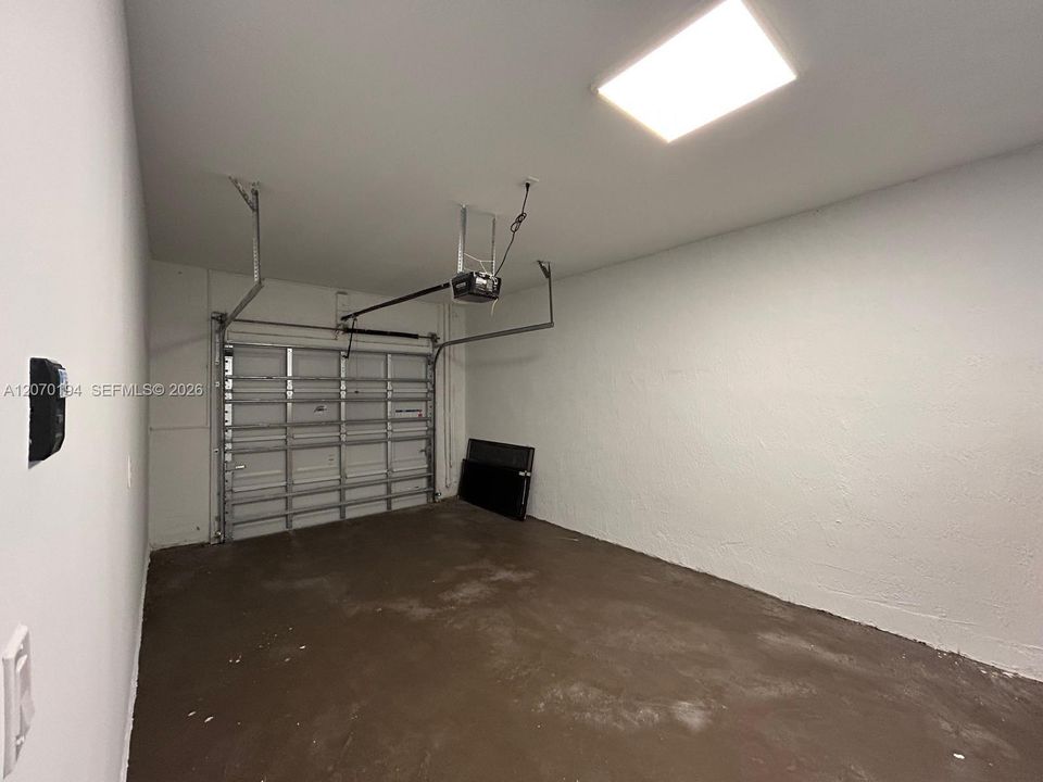 For Rent: $3,000 (4 beds, 2 baths, 1810 Square Feet)