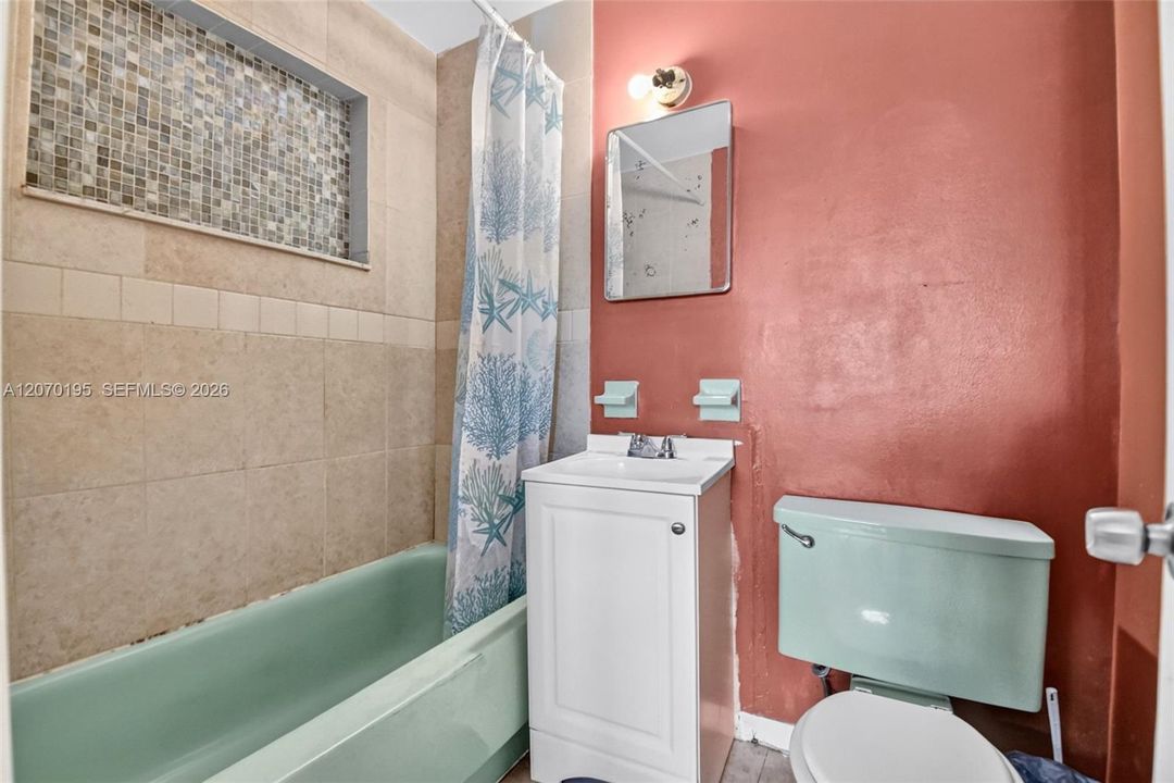 For Sale: $325,000 (3 beds, 2 baths, 1008 Square Feet)