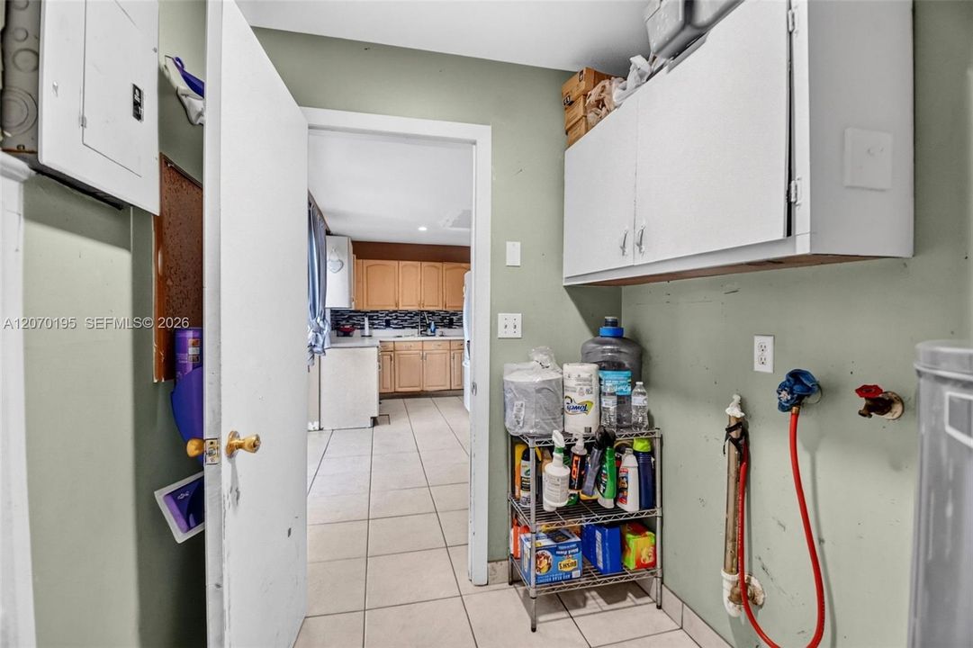 For Sale: $325,000 (3 beds, 2 baths, 1008 Square Feet)