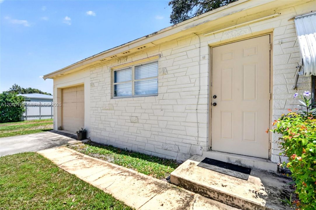 For Sale: $325,000 (3 beds, 2 baths, 1008 Square Feet)