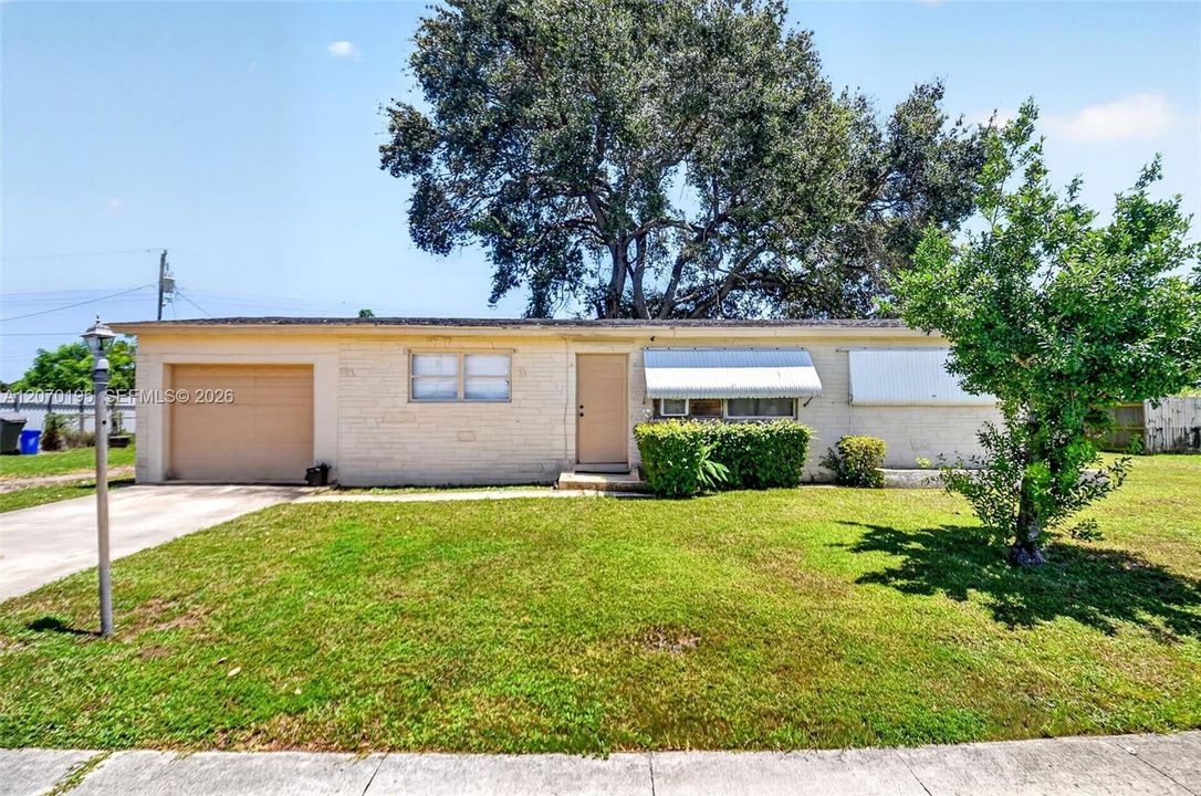 For Sale: $325,000 (3 beds, 2 baths, 1008 Square Feet)