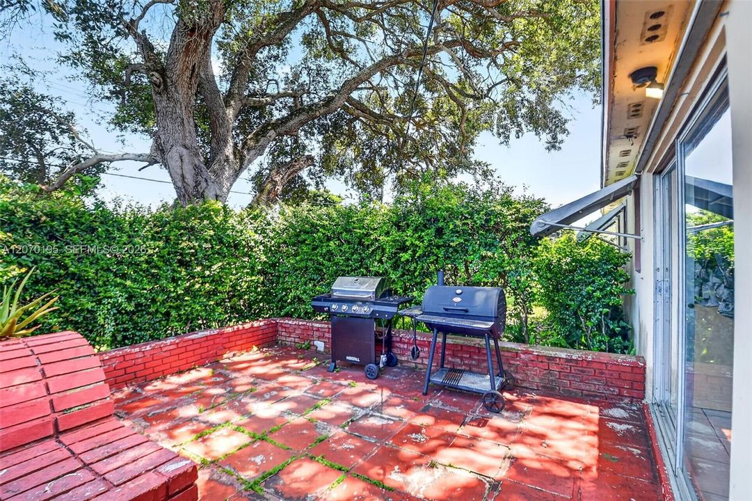 For Sale: $325,000 (3 beds, 2 baths, 1008 Square Feet)