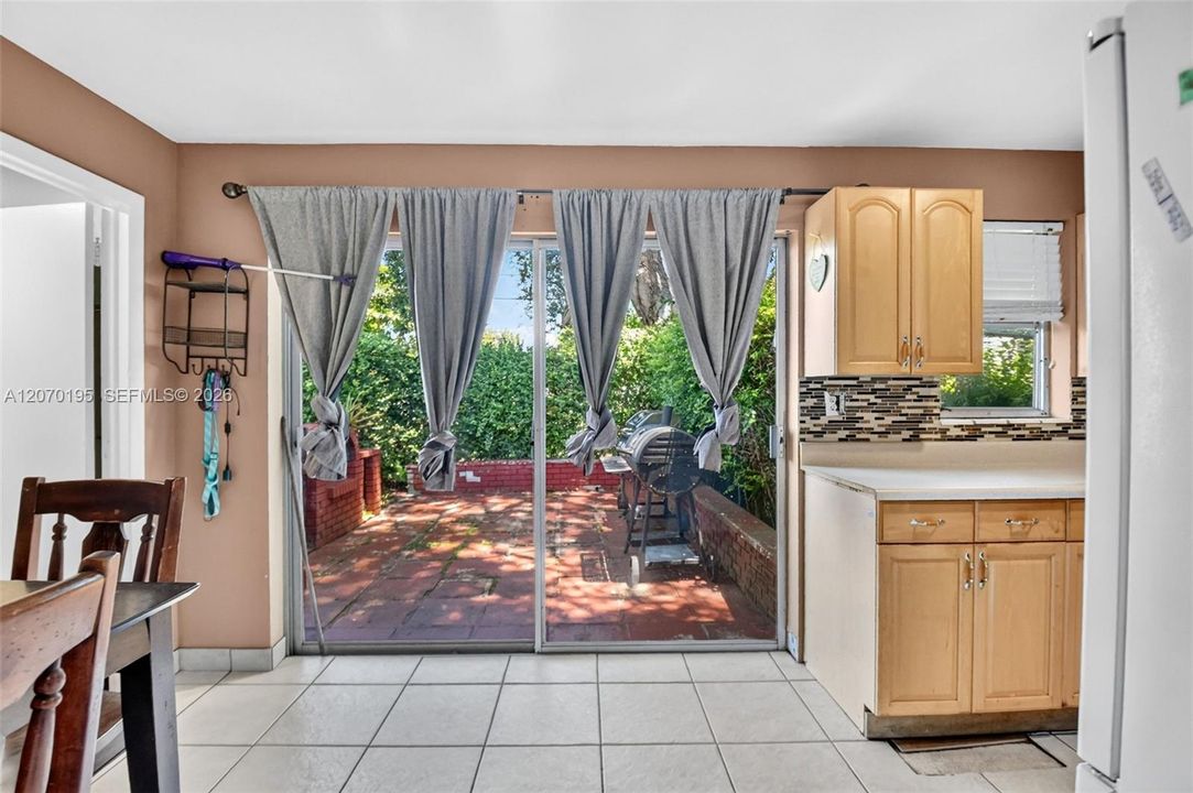 For Sale: $325,000 (3 beds, 2 baths, 1008 Square Feet)