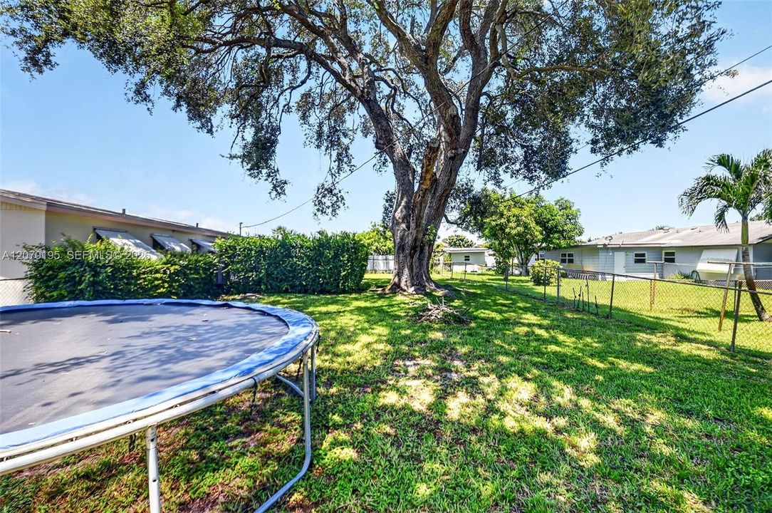 For Sale: $325,000 (3 beds, 2 baths, 1008 Square Feet)