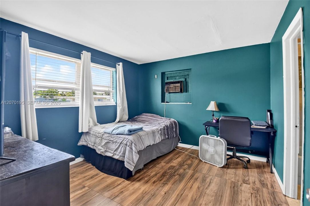 For Sale: $325,000 (3 beds, 2 baths, 1008 Square Feet)