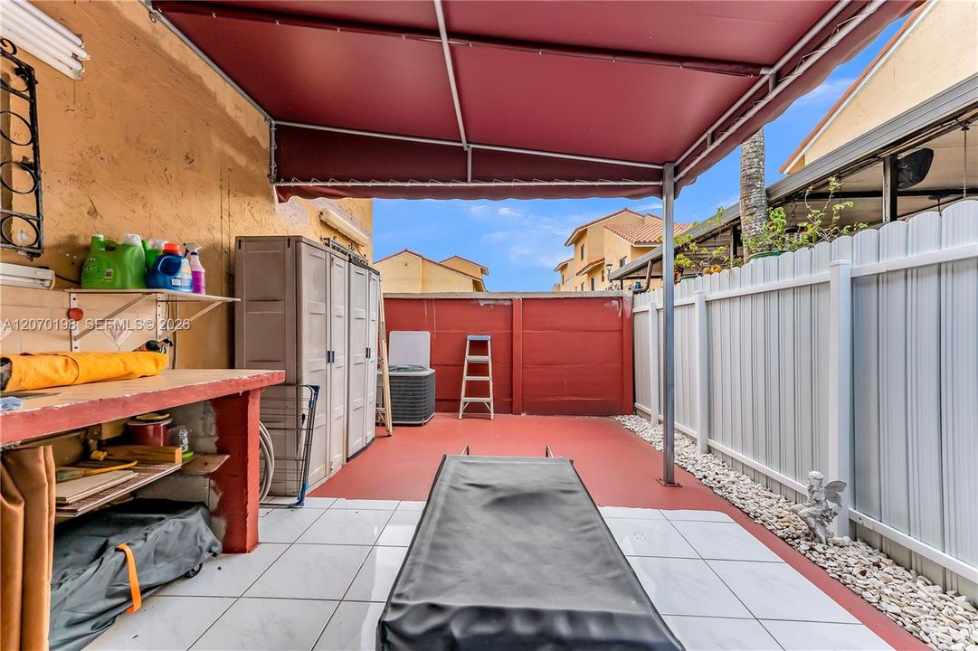 Active With Contract: $274,999 (2 beds, 2 baths, 824 Square Feet)