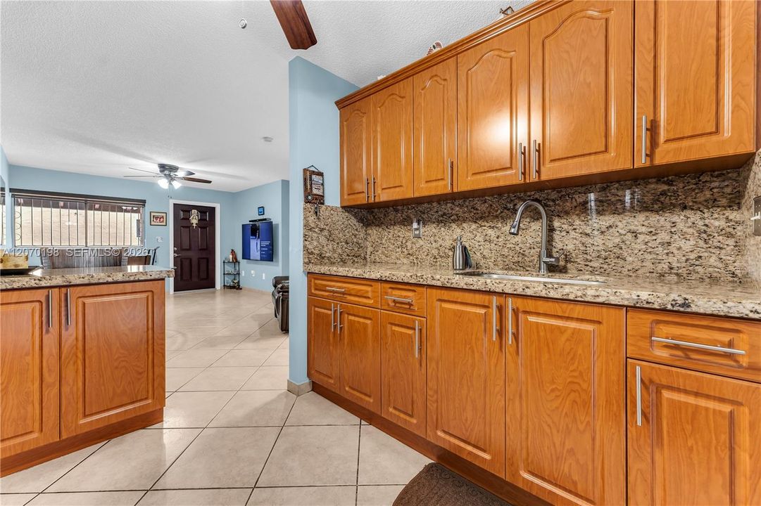 Active With Contract: $274,999 (2 beds, 2 baths, 824 Square Feet)