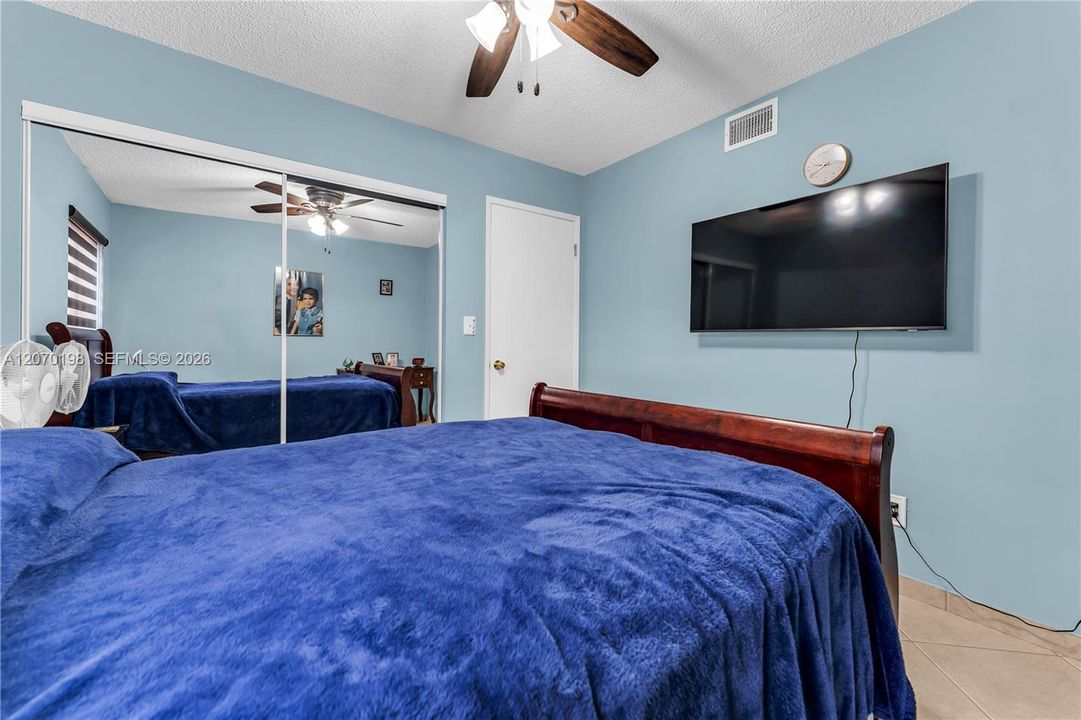Active With Contract: $274,999 (2 beds, 2 baths, 824 Square Feet)