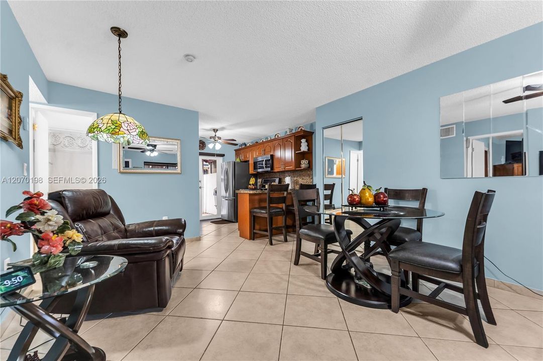 Active With Contract: $274,999 (2 beds, 2 baths, 824 Square Feet)