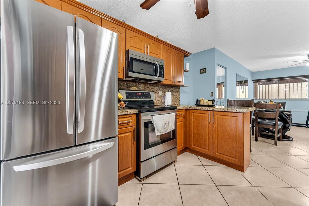 Active With Contract: $274,999 (2 beds, 2 baths, 824 Square Feet)
