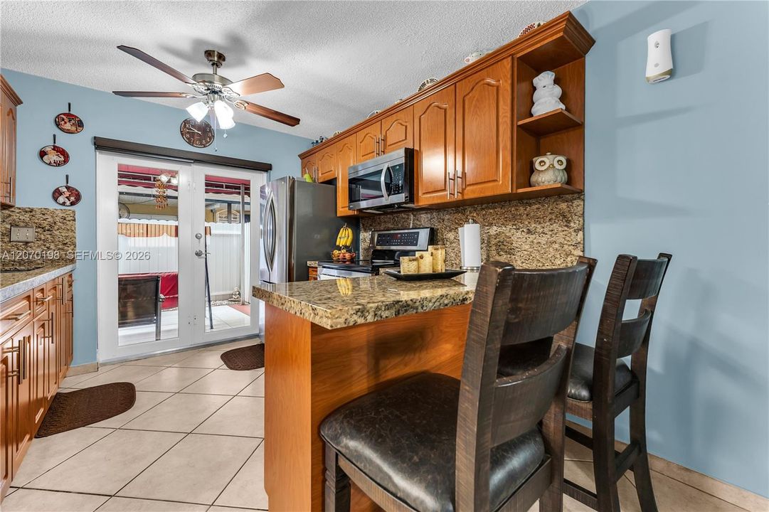 Active With Contract: $274,999 (2 beds, 2 baths, 824 Square Feet)