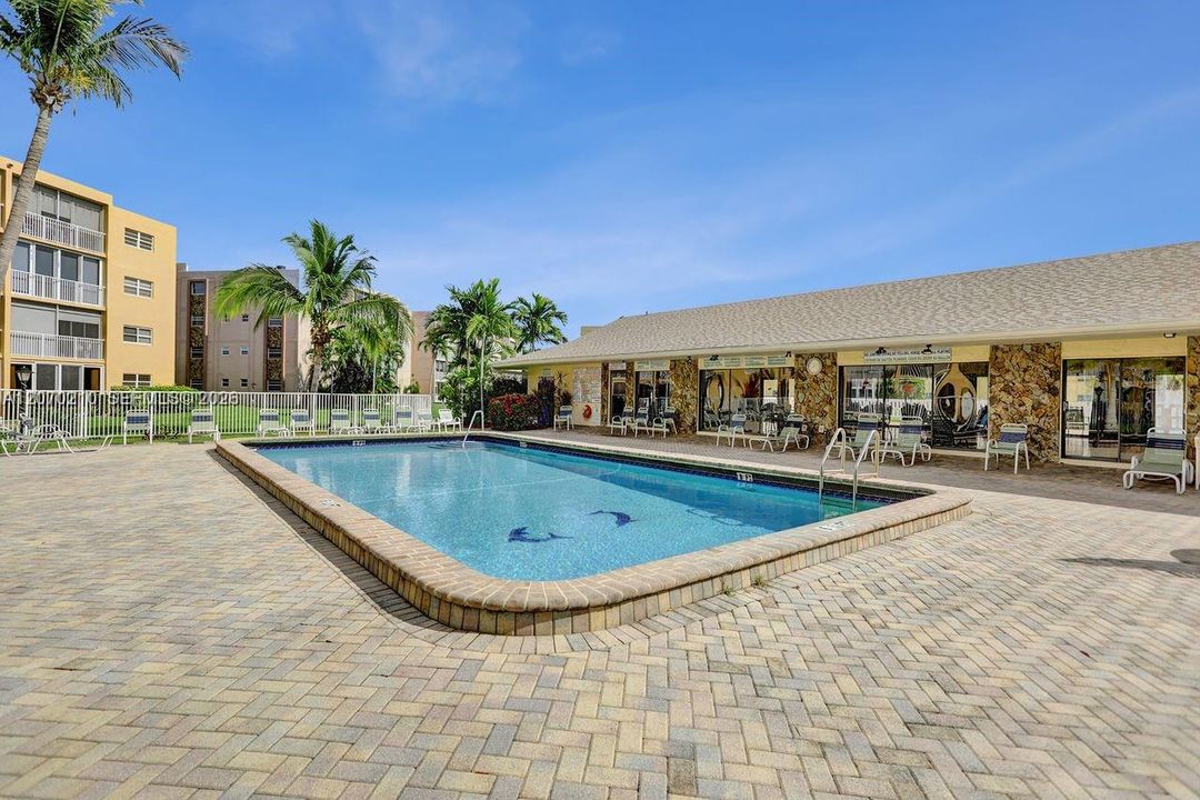 For Sale: $250,000 (2 beds, 2 baths, 1144 Square Feet)