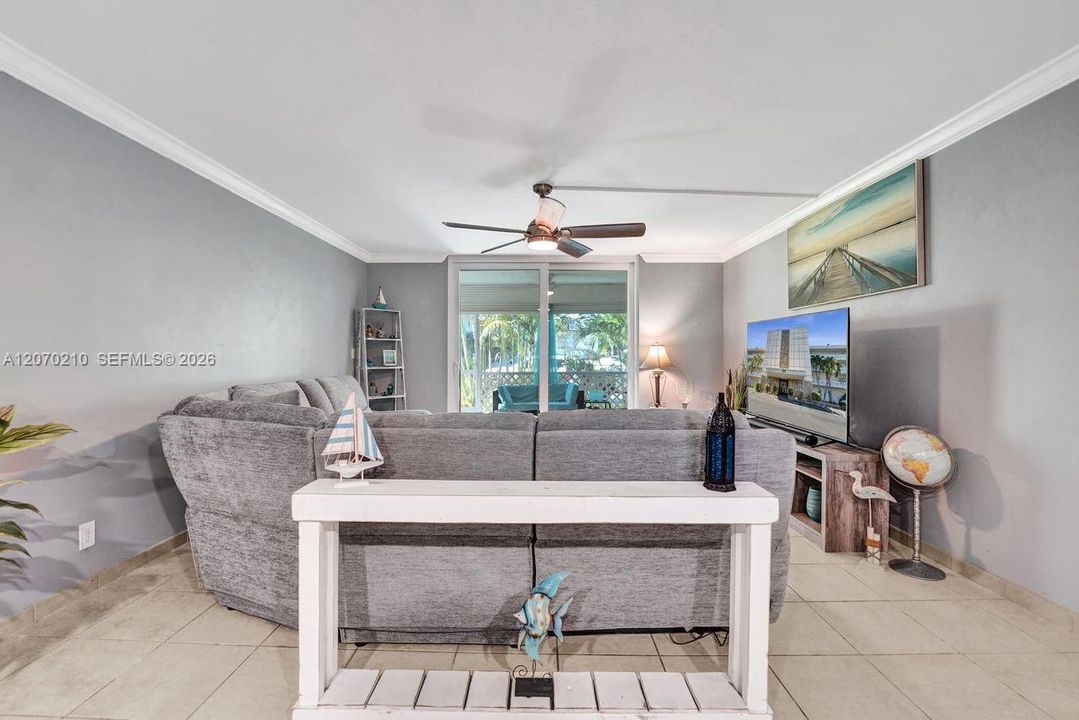 For Sale: $250,000 (2 beds, 2 baths, 1144 Square Feet)