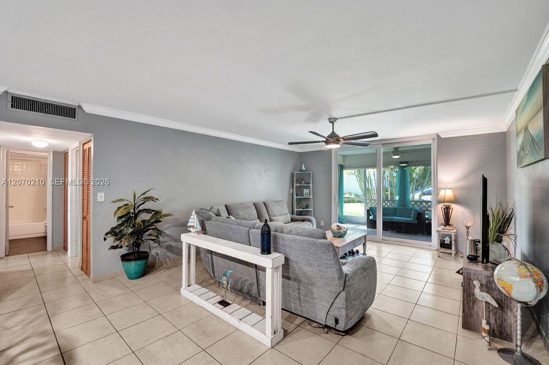 For Sale: $250,000 (2 beds, 2 baths, 1144 Square Feet)