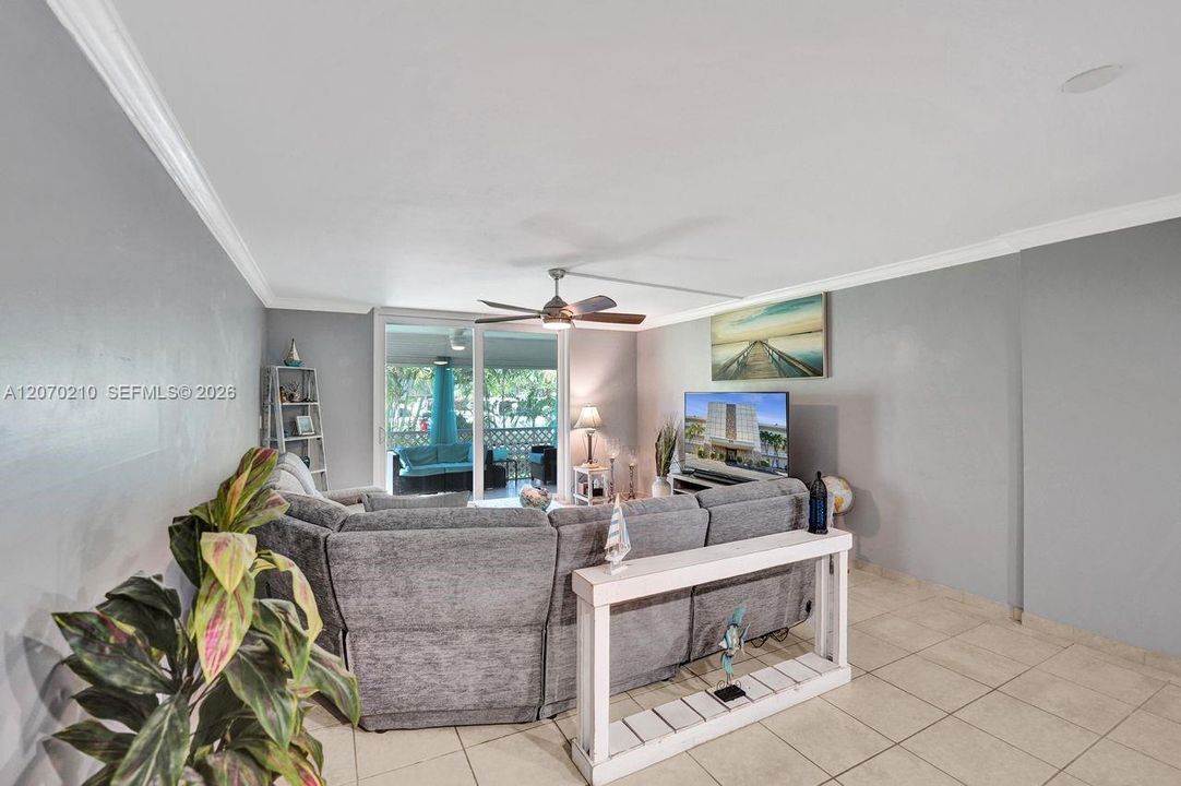 For Sale: $250,000 (2 beds, 2 baths, 1144 Square Feet)