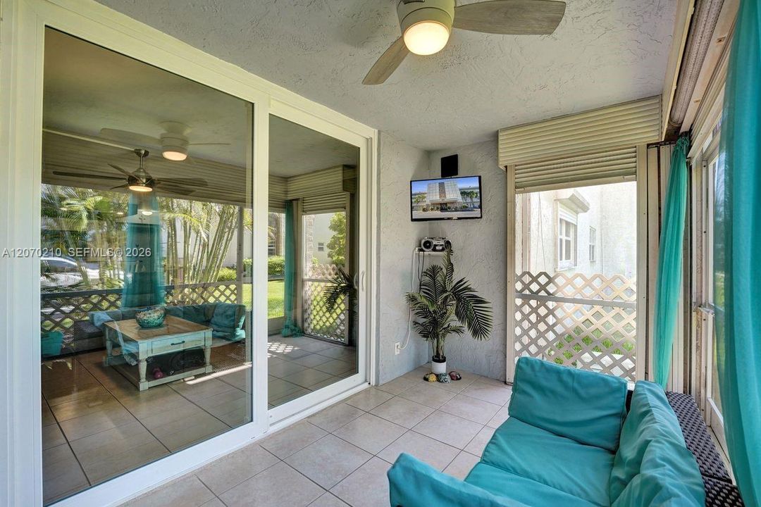 For Sale: $250,000 (2 beds, 2 baths, 1144 Square Feet)
