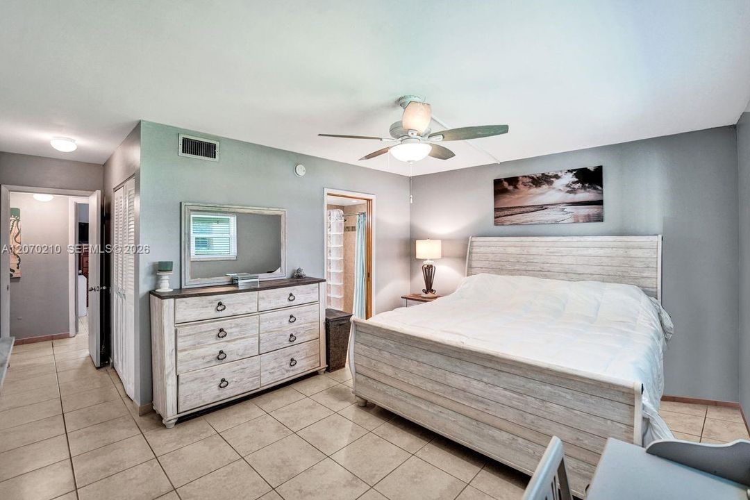 For Sale: $250,000 (2 beds, 2 baths, 1144 Square Feet)