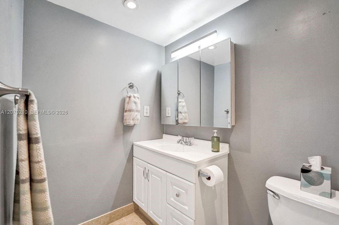 For Sale: $250,000 (2 beds, 2 baths, 1144 Square Feet)