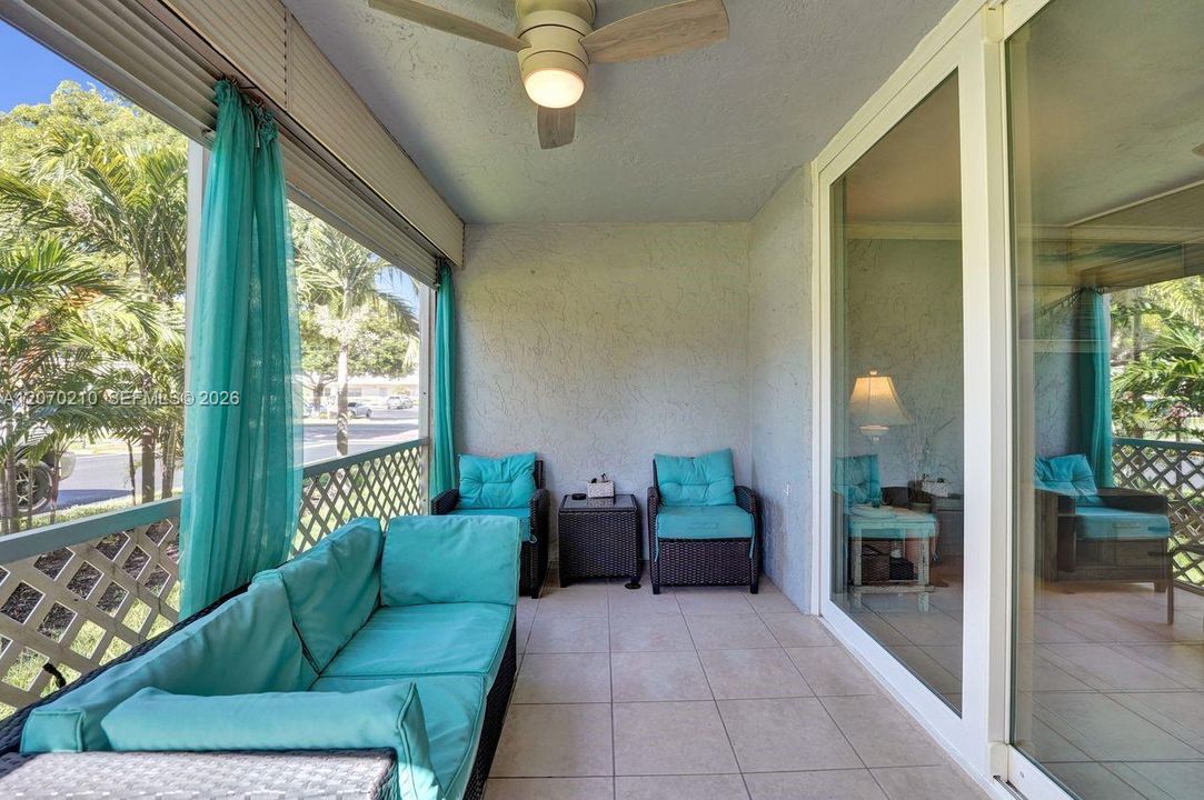 For Sale: $250,000 (2 beds, 2 baths, 1144 Square Feet)