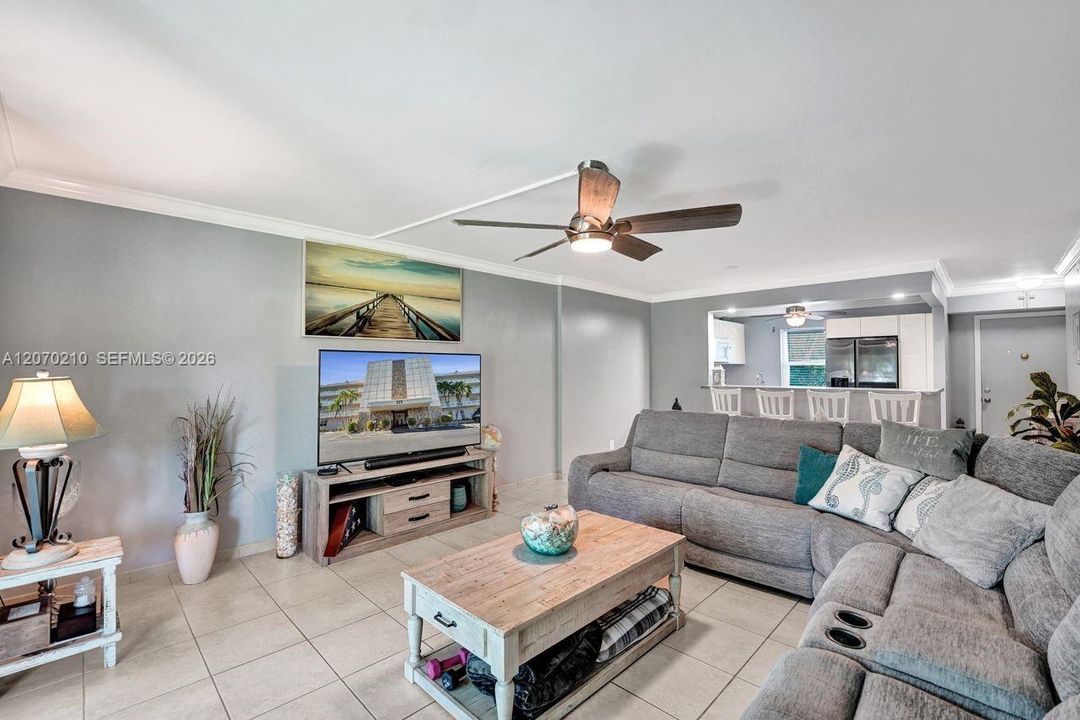 For Sale: $250,000 (2 beds, 2 baths, 1144 Square Feet)