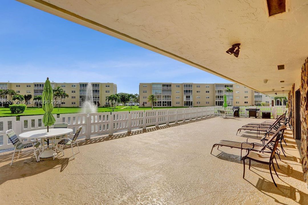 For Sale: $250,000 (2 beds, 2 baths, 1144 Square Feet)