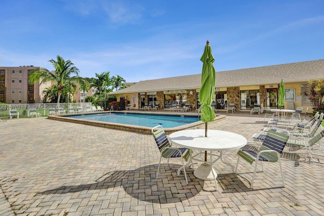 For Sale: $250,000 (2 beds, 2 baths, 1144 Square Feet)