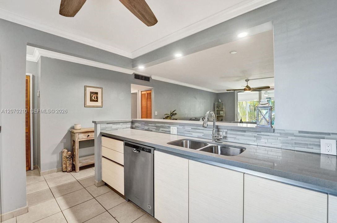 For Sale: $250,000 (2 beds, 2 baths, 1144 Square Feet)