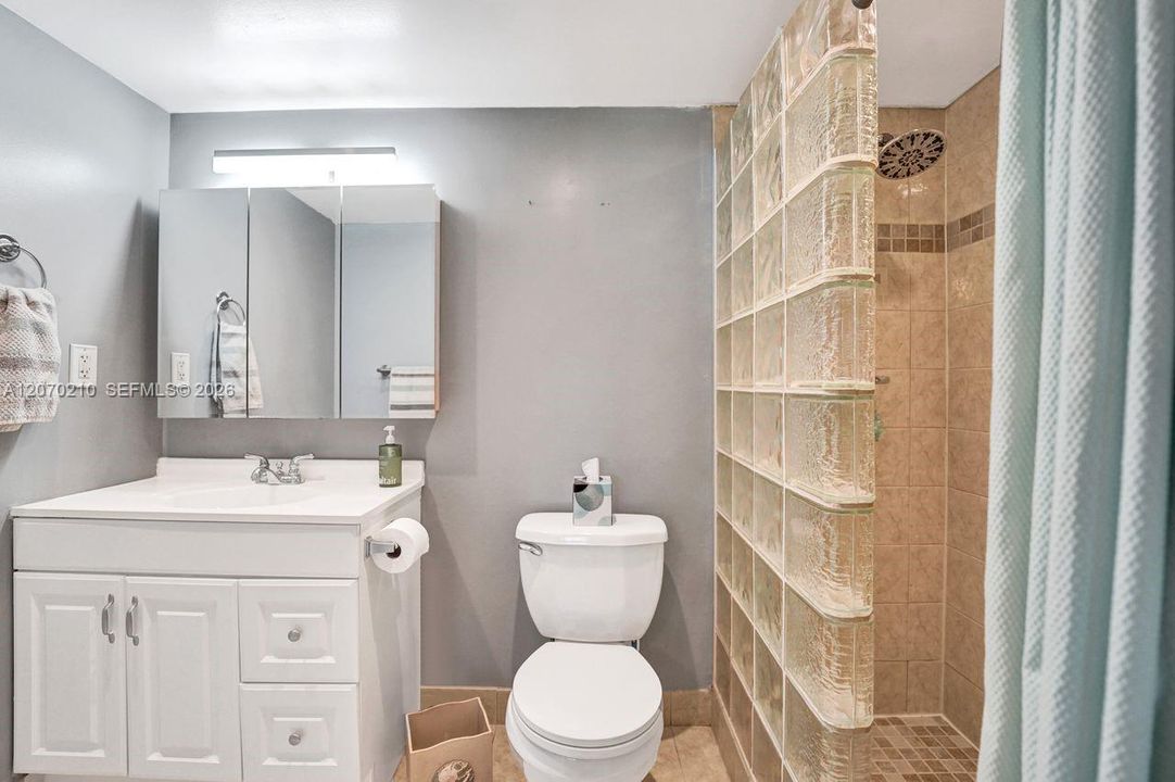 For Sale: $250,000 (2 beds, 2 baths, 1144 Square Feet)