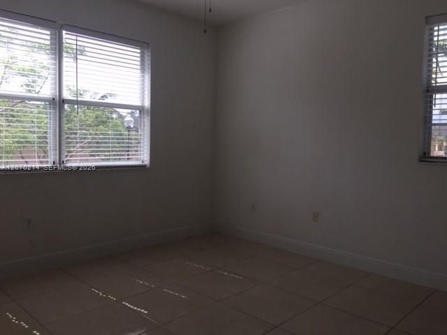 For Rent: $1,900 (3 beds, 2 baths, 1062 Square Feet)
