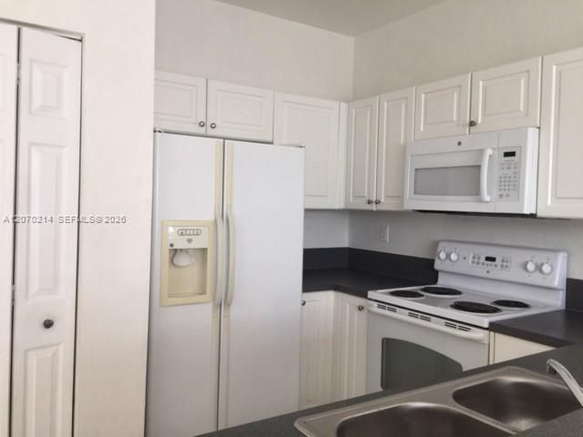 For Rent: $1,900 (3 beds, 2 baths, 1062 Square Feet)
