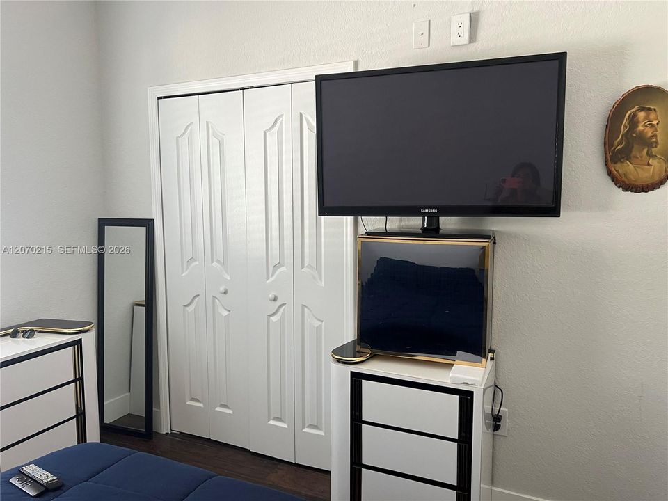 For Sale: $335,000 (3 beds, 2 baths, 1245 Square Feet)