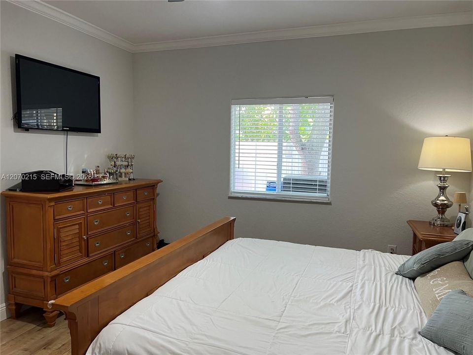 For Sale: $335,000 (3 beds, 2 baths, 1245 Square Feet)