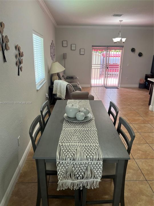 For Sale: $335,000 (3 beds, 2 baths, 1245 Square Feet)