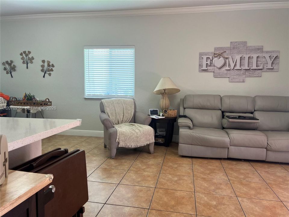 For Sale: $335,000 (3 beds, 2 baths, 1245 Square Feet)