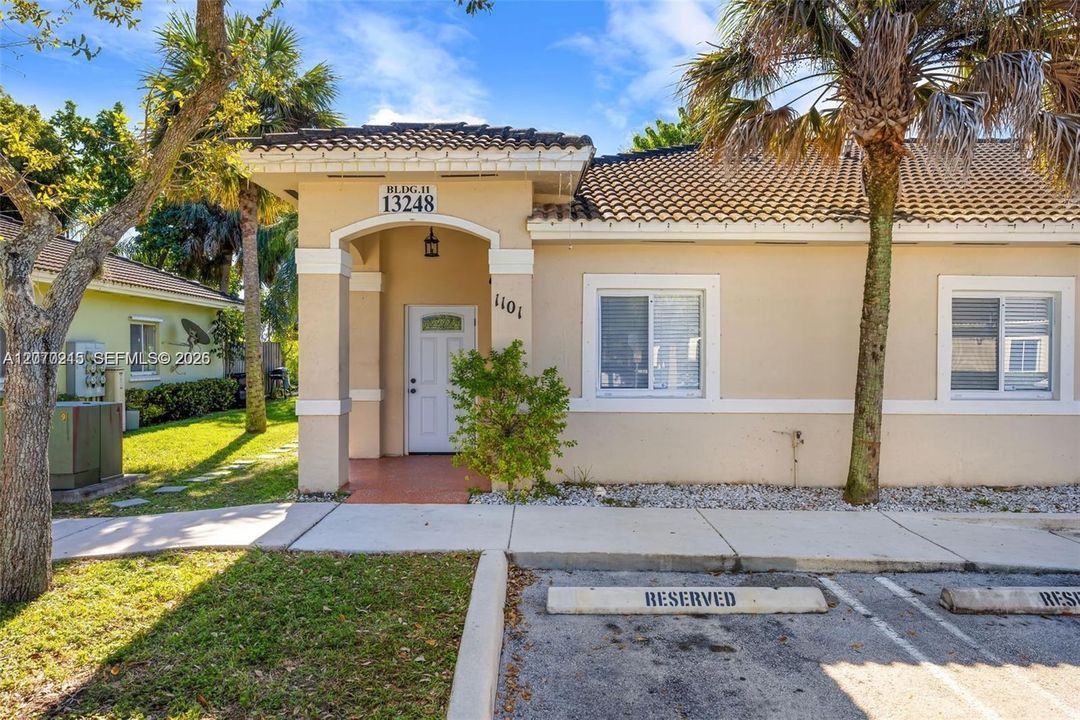For Sale: $335,000 (3 beds, 2 baths, 1245 Square Feet)