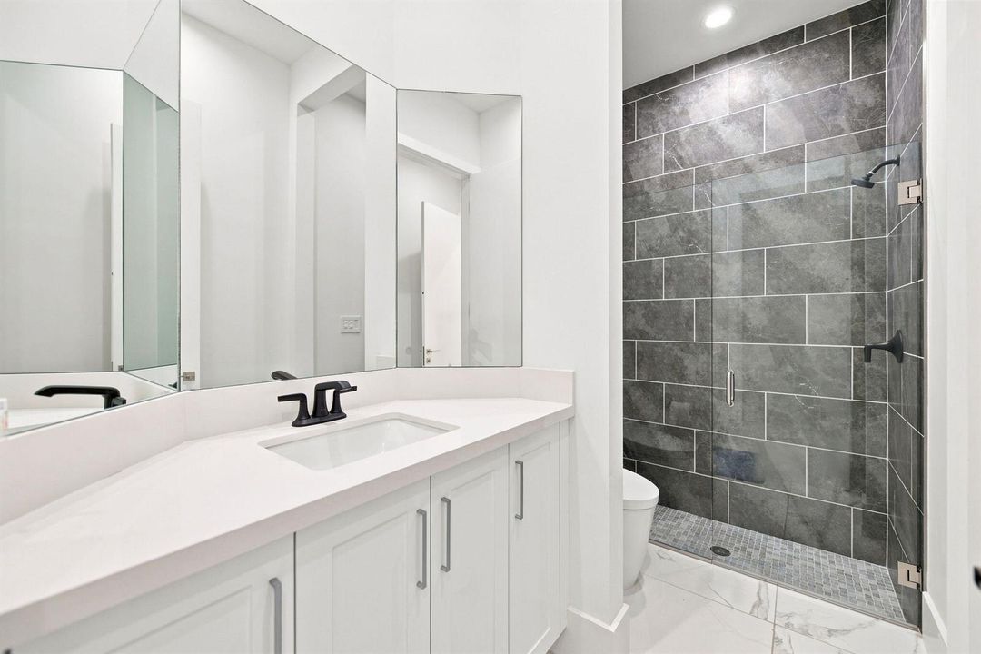 40-web-or-mls-6924-n-stillwater-shores-d